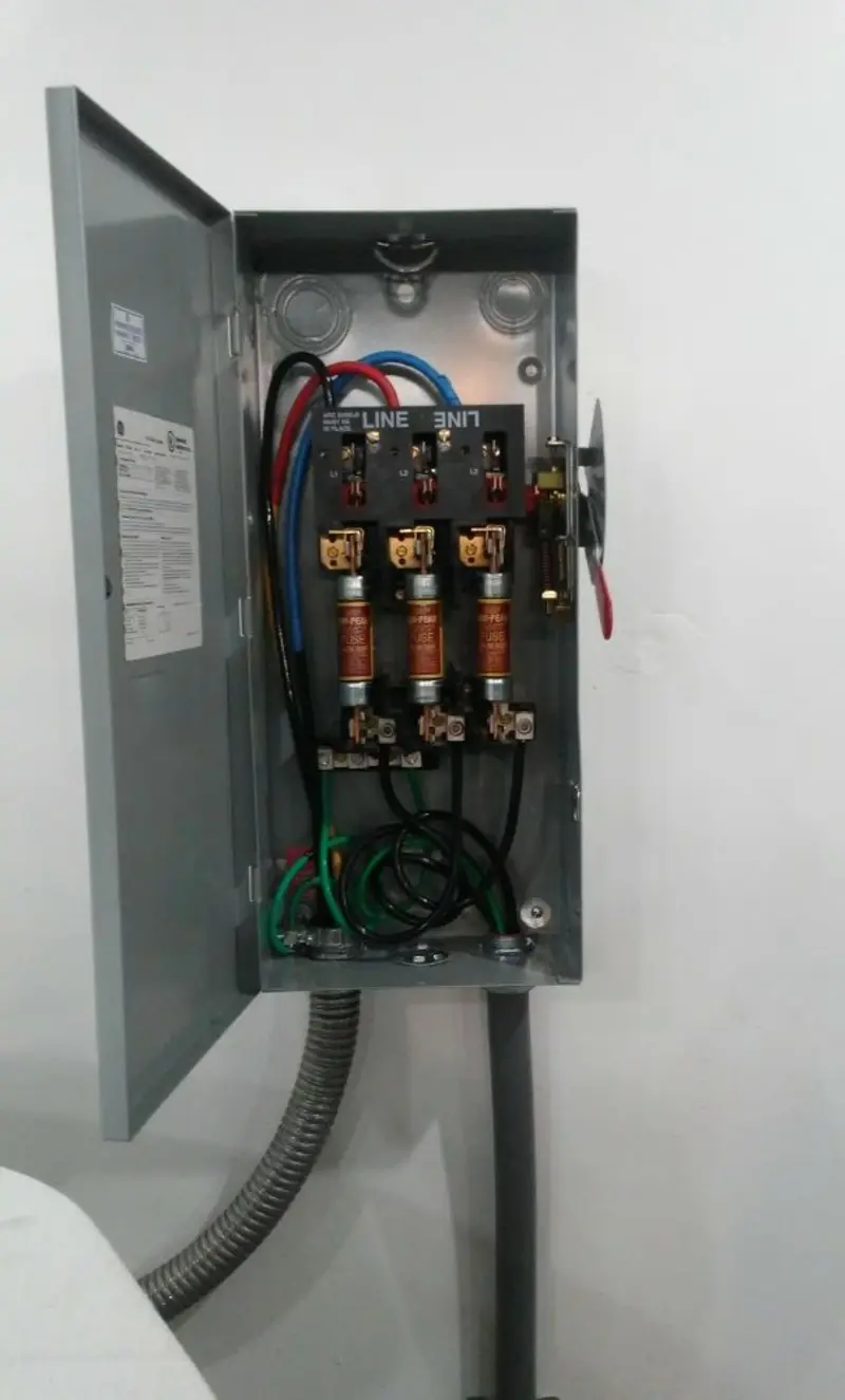 Three-phase disconnect switch installed for Smoke Detector Installation in Randleman